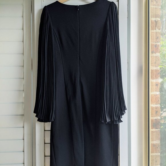 Nue by Shani dress with statement sleeves and hidden shapewear - Picture 5 of 6